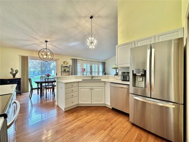 Beautifully updated Villa in The Stonewolf Golf Course community on Stonewolf Golf Club in Illinois - for sale on GolfHomes.com, golf home, golf lot