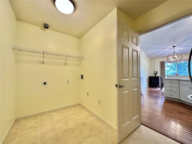 Beautifully updated Villa in The Stonewolf Golf Course community on Stonewolf Golf Club in Illinois - for sale on GolfHomes.com, golf home, golf lot