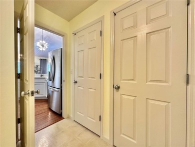 Beautifully updated Villa in The Stonewolf Golf Course community on Stonewolf Golf Club in Illinois - for sale on GolfHomes.com, golf home, golf lot