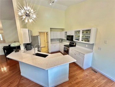 Beautifully updated Villa in The Stonewolf Golf Course community on Stonewolf Golf Club in Illinois - for sale on GolfHomes.com, golf home, golf lot