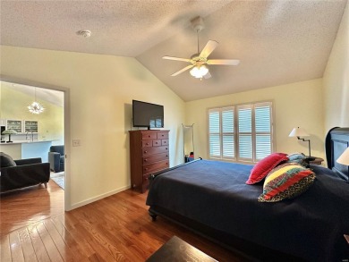 Beautifully updated Villa in The Stonewolf Golf Course community on Stonewolf Golf Club in Illinois - for sale on GolfHomes.com, golf home, golf lot