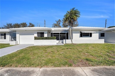 NEWS FLASH! AT ASKING PRICE, SELLER IS OFFERING $3000 TOWARDS on Mainlands Golf Club in Florida - for sale on GolfHomes.com, golf home, golf lot