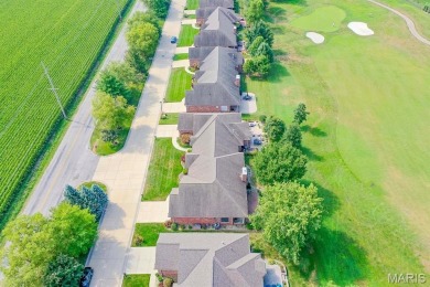 Enjoy the villa style living on the Far Oaks golf course.  This on Far Oaks Golf Club in Illinois - for sale on GolfHomes.com, golf home, golf lot