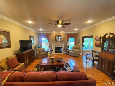 Enjoy the villa style living on the Far Oaks golf course.  This on Far Oaks Golf Club in Illinois - for sale on GolfHomes.com, golf home, golf lot