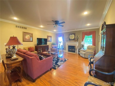 Enjoy the villa style living on the Far Oaks golf course.  This on Far Oaks Golf Club in Illinois - for sale on GolfHomes.com, golf home, golf lot