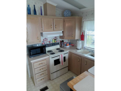 Absolutely adorable well maintained two bedroom / one bathroom on Betmar Acres Golf Club in Florida - for sale on GolfHomes.com, golf home, golf lot