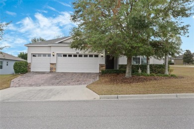 One or more photo(s) has been virtually staged. This one owner on Kings Ridge Golf Club in Florida - for sale on GolfHomes.com, golf home, golf lot