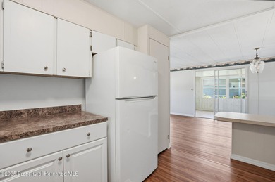 CONVENIENT LOCATION IN HIGH POINT! Beautiful 55+ Golf Course on High Point Golf Club, Inc. in Florida - for sale on GolfHomes.com, golf home, golf lot