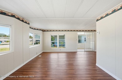 CONVENIENT LOCATION IN HIGH POINT! Beautiful 55+ Golf Course on High Point Golf Club, Inc. in Florida - for sale on GolfHomes.com, golf home, golf lot