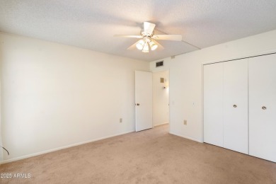 This 2 bedroom, 2 bath home is an EXCEPTIONAL VALUE being on Sun City-Willow Creek / Willow Brook  in Arizona - for sale on GolfHomes.com, golf home, golf lot