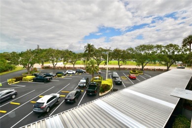 Discover this inviting 2-bedroom, 2-bath condo, perfectly on Pasadena Yacht and Country Club in Florida - for sale on GolfHomes.com, golf home, golf lot