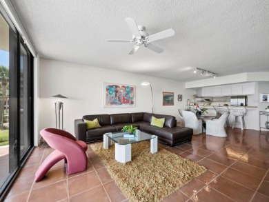 Under contract-accepting backup offers. Experience refined on Longboat Key Golf Club Resort in Florida - for sale on GolfHomes.com, golf home, golf lot