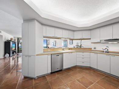 Under contract-accepting backup offers. Experience refined on Longboat Key Golf Club Resort in Florida - for sale on GolfHomes.com, golf home, golf lot