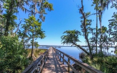 Seller Motivated!   Welcome To This Beautifully Refreshed on Eagle Harbor Golf Club in Florida - for sale on GolfHomes.com, golf home, golf lot