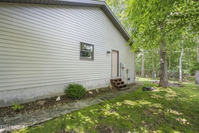Charming 3 bed, 2.5 bath home in Fairfield Glade with 1,950 sq on Druid Hills Golf Club in Tennessee - for sale on GolfHomes.com, golf home, golf lot