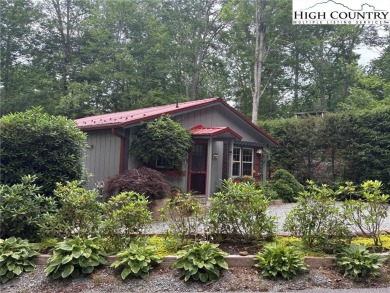 Adorable year-round home on spacious corner lot. One level on Land Harbor Golf Course in North Carolina - for sale on GolfHomes.com, golf home, golf lot