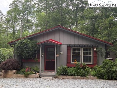 Adorable year-round home on spacious corner lot. One level on Land Harbor Golf Course in North Carolina - for sale on GolfHomes.com, golf home, golf lot