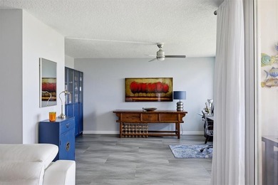 Beautifully updated 2 bedroom, 2 bathroom condo with a den in an on Palm-Aire Country Club and Resort - Palms in Florida - for sale on GolfHomes.com, golf home, golf lot