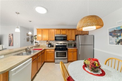 LOCATION LOCATION LOCATION!! This cute, 2 bedroom, 2 bath COLONY on The Links of Spruce Creek in Florida - for sale on GolfHomes.com, golf home, golf lot