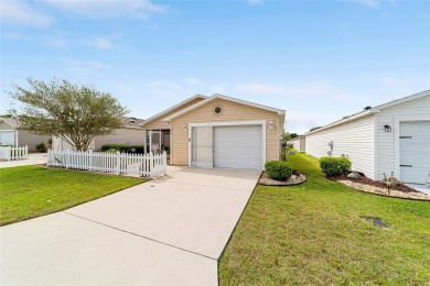 LOCATION LOCATION LOCATION!! This cute, 2 bedroom, 2 bath COLONY on The Links of Spruce Creek in Florida - for sale on GolfHomes.com, golf home, golf lot