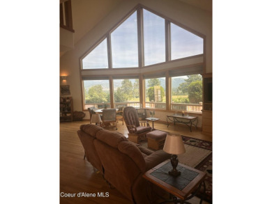 This great home sits on the Stoneridge Golf Course over looking on Stoneridge Golf Club in Idaho - for sale on GolfHomes.com, golf home, golf lot