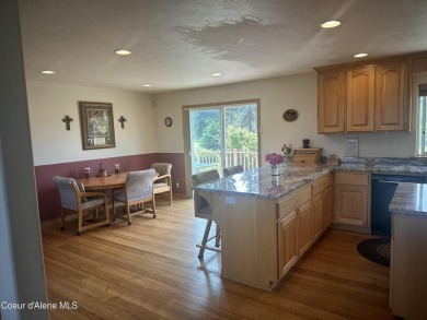 This great home sits on the Stoneridge Golf Course over looking on Stoneridge Golf Club in Idaho - for sale on GolfHomes.com, golf home, golf lot