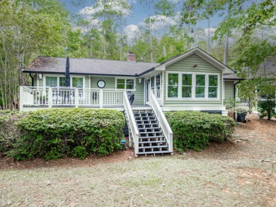 Lakefront Cottage in Reynolds Lake Oconee! on Reynolds Lake Oconee - The Preserve in Georgia - for sale on GolfHomes.com, golf home, golf lot