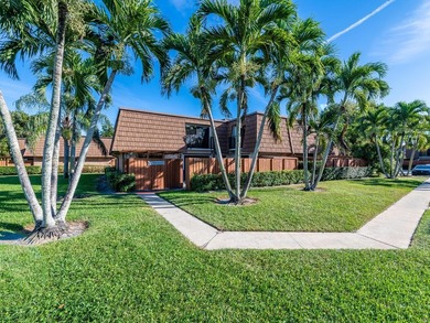 Located in a stunning golf course community with a friendly on Pine Island Ridge Country Club in Florida - for sale on GolfHomes.com, golf home, golf lot