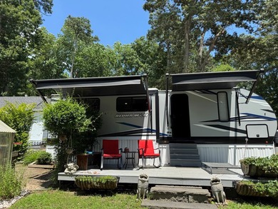 Nice corner lot with septic.  2022 one bedroom camper in on Captains Cove Golf and Yacht Club in Virginia - for sale on GolfHomes.com, golf home, golf lot