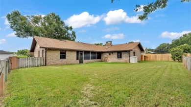 Under contract-accepting backup offers. Welcome to your retreat on Wedgewood Golf Club in Florida - for sale on GolfHomes.com, golf home, golf lot