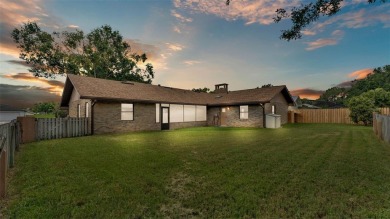 Under contract-accepting backup offers. Welcome to your retreat on Wedgewood Golf Club in Florida - for sale on GolfHomes.com, golf home, golf lot