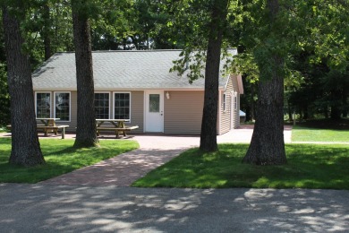 Relax & enjoy yourself. This charming 2004 cottage comes with on Marquette Trails Country Club in Michigan - for sale on GolfHomes.com, golf home, golf lot