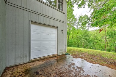 Discover a blend of nature and comfort in this 2 level home on Bella Vista Country Club - Berksdale in Arkansas - for sale on GolfHomes.com, golf home, golf lot