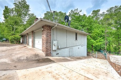 Discover a blend of nature and comfort in this 2 level home on Bella Vista Country Club - Berksdale in Arkansas - for sale on GolfHomes.com, golf home, golf lot