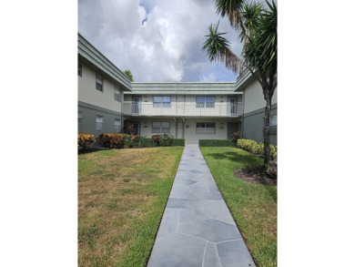Beautifully updated condo in the heart of Kings Point! The on Kings Point Golf -Flanders Way in Florida - for sale on GolfHomes.com, golf home, golf lot