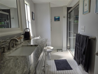 2-BEDROOM 2 BATH home, beautifully remodeled home with bonus on Zellwood Station Country Club in Florida - for sale on GolfHomes.com, golf home, golf lot