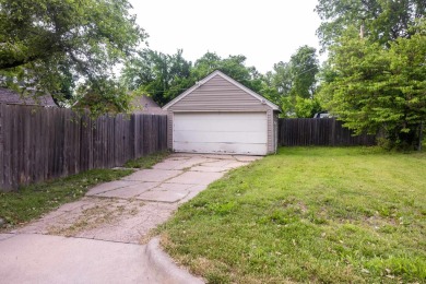 Charming Home on Corner Lot Near McDonald Golf Course!  Welcome on MacDonald Golf Course in Kansas - for sale on GolfHomes.com, golf home, golf lot