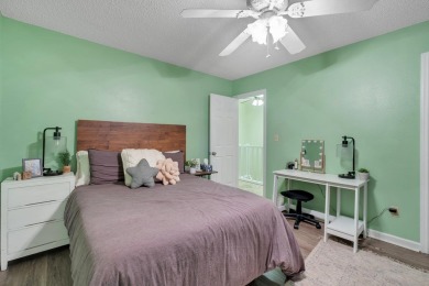 This adorable townhouse is in the most convenient location to on Hilaman Park Golf Course in Florida - for sale on GolfHomes.com, golf home, golf lot