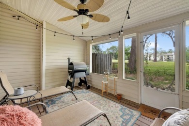 This adorable townhouse is in the most convenient location to on Hilaman Park Golf Course in Florida - for sale on GolfHomes.com, golf home, golf lot