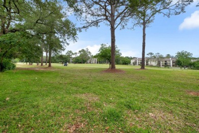 This adorable townhouse is in the most convenient location to on Hilaman Park Golf Course in Florida - for sale on GolfHomes.com, golf home, golf lot