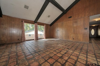 Discover a great WATERFRONT opportunity in the gated community on Hide-A-Way Lake Golf Course in Texas - for sale on GolfHomes.com, golf home, golf lot