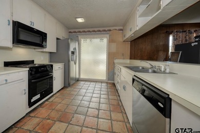 Discover a great WATERFRONT opportunity in the gated community on Hide-A-Way Lake Golf Course in Texas - for sale on GolfHomes.com, golf home, golf lot