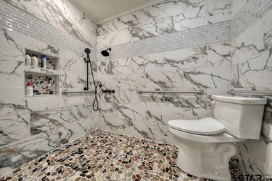 Discover a great WATERFRONT opportunity in the gated community on Hide-A-Way Lake Golf Course in Texas - for sale on GolfHomes.com, golf home, golf lot