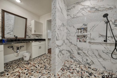 Discover a great WATERFRONT opportunity in the gated community on Hide-A-Way Lake Golf Course in Texas - for sale on GolfHomes.com, golf home, golf lot