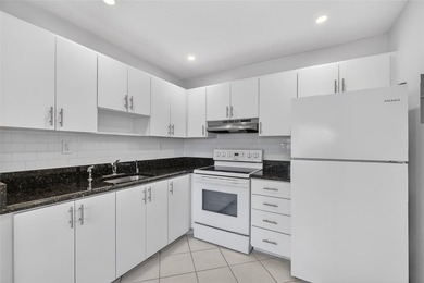 Welcome home to Kings Point in Delray Beach. This bright 1 on Kings Point Golf -Flanders Way in Florida - for sale on GolfHomes.com, golf home, golf lot