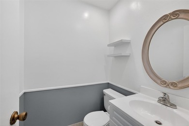 Welcome home to Kings Point in Delray Beach. This bright 1 on Kings Point Golf -Flanders Way in Florida - for sale on GolfHomes.com, golf home, golf lot