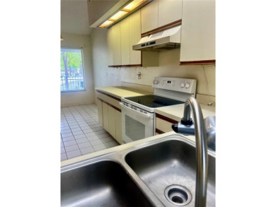 $10,000 PRICE ADJUSTMENT on This charming 2-bedroom, 2-bath on Lansbrook Golf Club in Florida - for sale on GolfHomes.com, golf home, golf lot