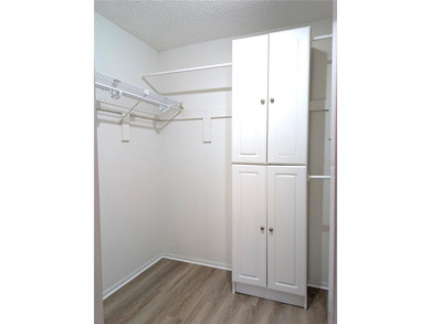 Under contract-accepting backup offers. Pride of ownership is on Mainlands Golf Club in Florida - for sale on GolfHomes.com, golf home, golf lot