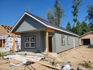 Charming 2-bedroom, 2-bath cottage nestled in a peaceful on Sandpoint Elks Golf Course in Idaho - for sale on GolfHomes.com, golf home, golf lot
