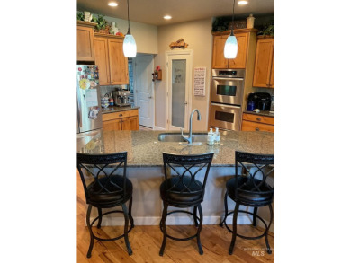 Custom home in prestigious Carriage Hill! Built by premier on Hunters Point Golf Club in Idaho - for sale on GolfHomes.com, golf home, golf lot